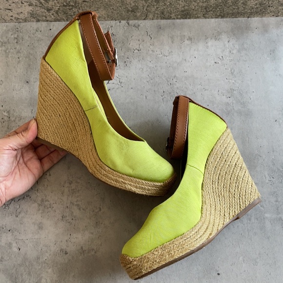 BCBGeneration Platforms - Picture 5 of 6